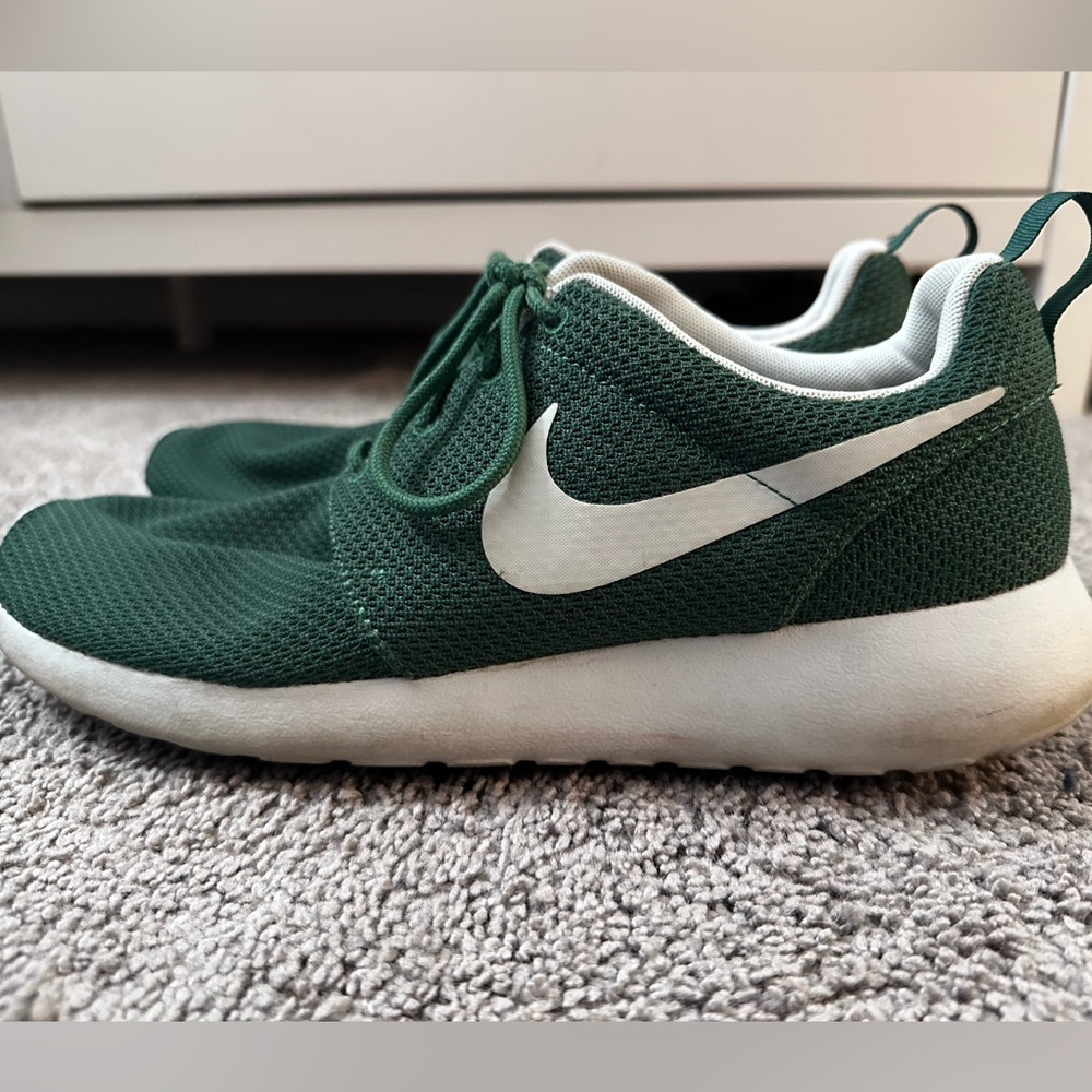 Nike Forest Green Roshes